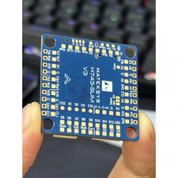 Польотний контролер Matek H743-SLIM V3 H7 з 7 UART та підтримкою 8S LiPo для FPV і автономних дронів