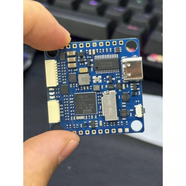 Польотний контролер Matek H743-SLIM V3 H7 з 7 UART та підтримкою 8S LiPo для FPV і автономних дронів