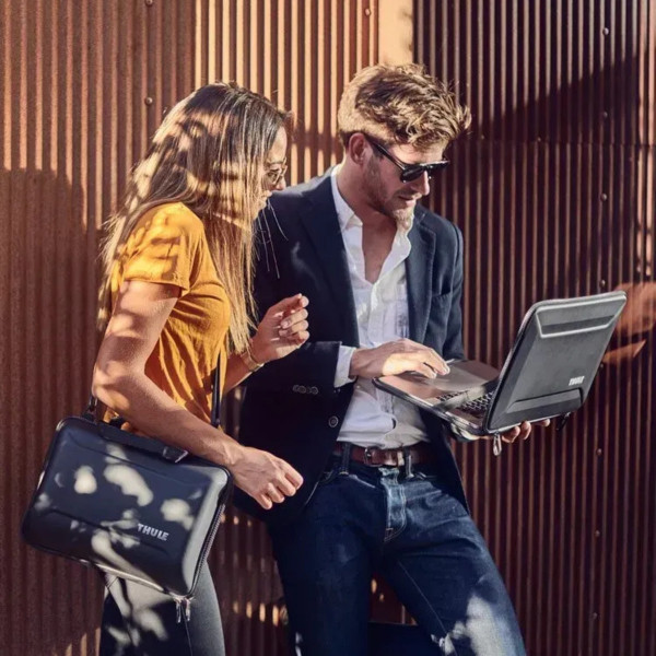 Чехол для ноутбука 14” Thule Gauntlet 5 Sleeve с жестким корпусом и механизмом Clamshell