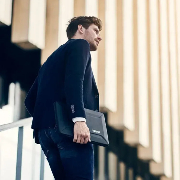 Чехол для ноутбука 14” Thule Gauntlet 5 Sleeve с жестким корпусом и механизмом Clamshell