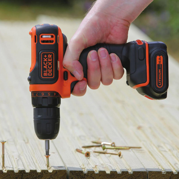 Акумуляторний дриль-шуруповерт Black+Decker BDCDD12-QW