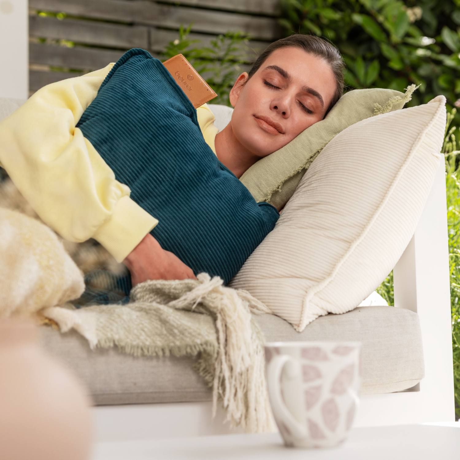 Акумуляторна електрогрілка-подушка BEURER HK 77 Heaty Cashmere-creme, з пультом управління та 3 температурними рівнями