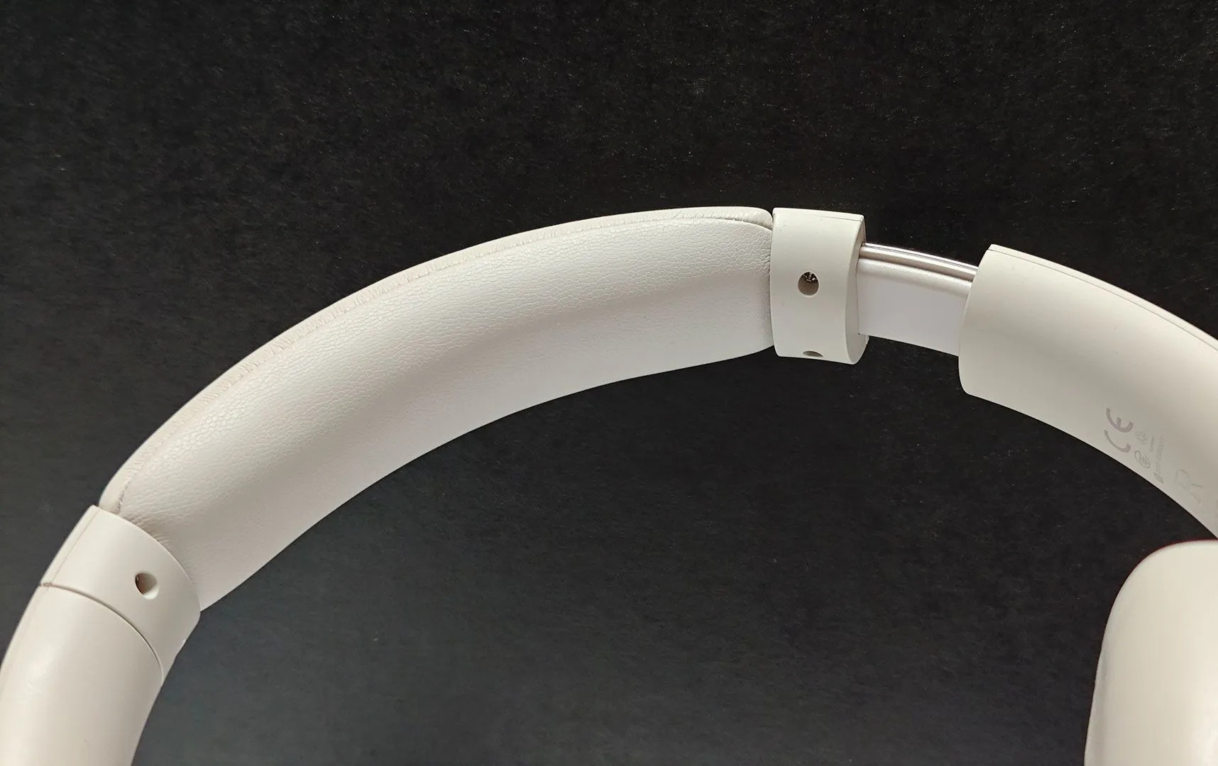 Бездротові навушники Final Audio UX1000 з гібридним шумозаглушенням