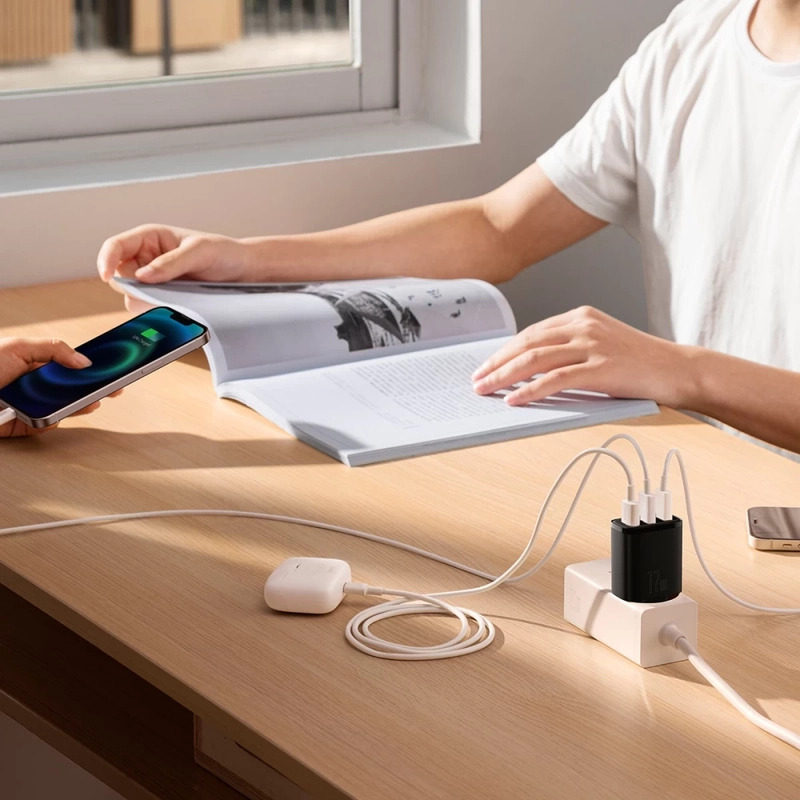 Мережевий зарядний пристрій Baseus Compact Charger 3U 17W EU з 3 портами USB для одночасної швидкої зарядки