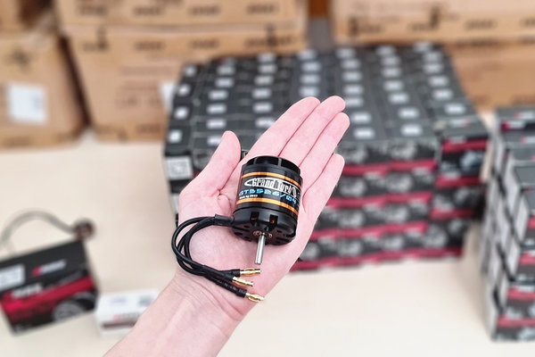 Мотор EMAX GT3526/04 KV870 1150 Вт для авіамоделей із високою продуктивністю