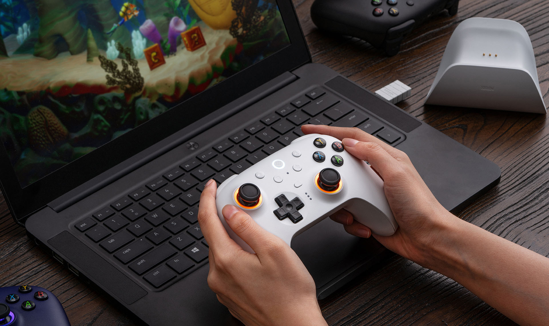 Бездротовий геймпад 8BitDo Ultimate 2 з TMR-джойстиками та зарядною док-станцією