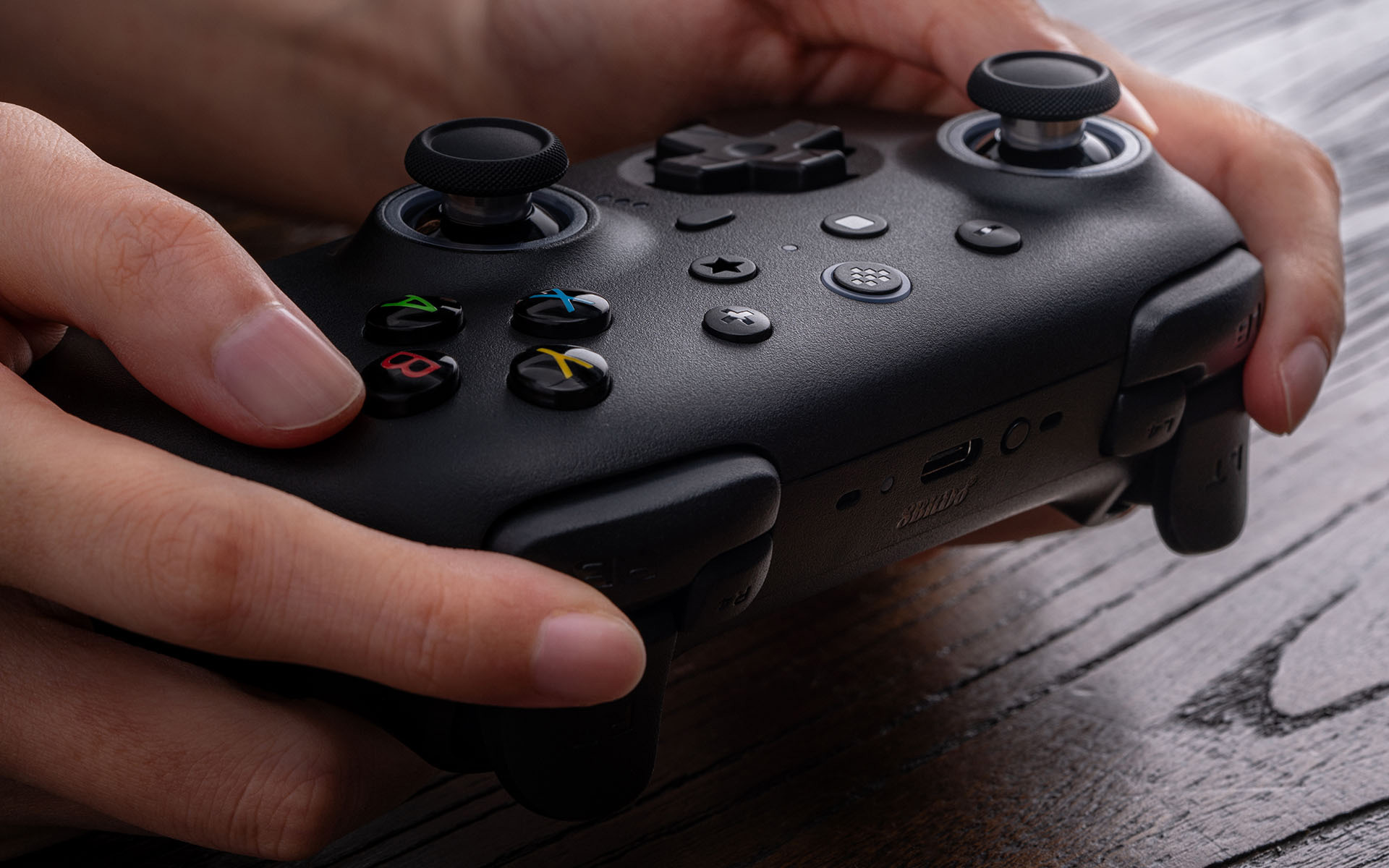 Бездротовий геймпад 8BitDo Ultimate 2 з TMR-джойстиками та зарядною док-станцією